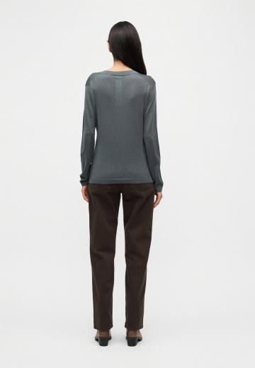 Пуловер с вырезом V