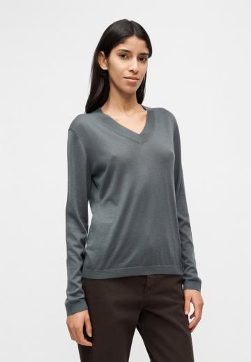 Пуловер с вырезом V