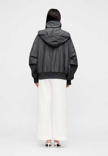 Куртка с накладнымит карманами