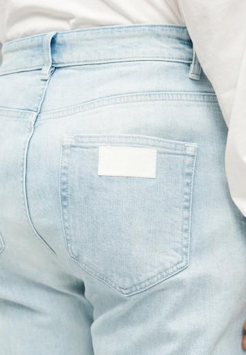 Прямые джинсы