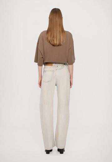 Прямые джинсы