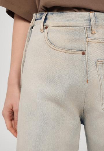 Прямые джинсы