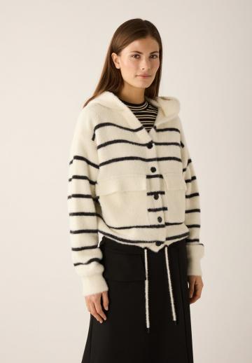 Вязаный жилет