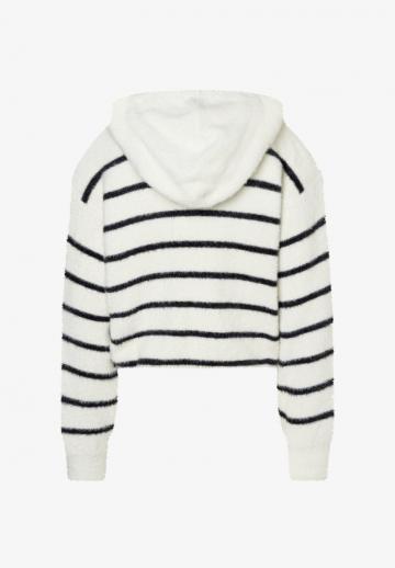 Вязаный жилет