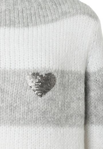 Пуловер в полоску