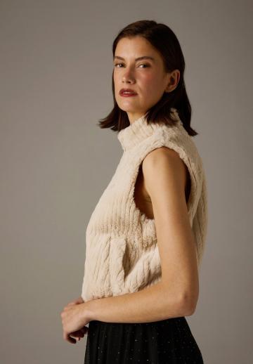 Пуховой жилет