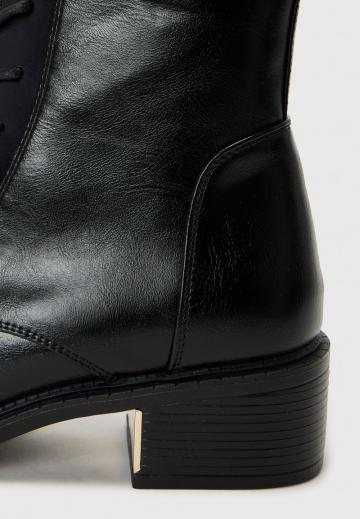 Ботинки на шнуровке