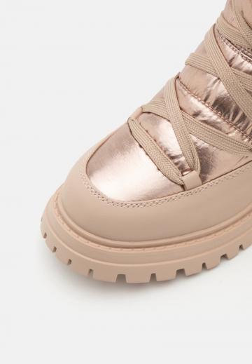 Сапоги на шнуровке