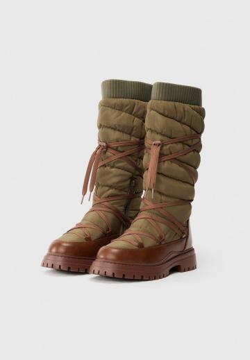 Сапоги на шнуровке