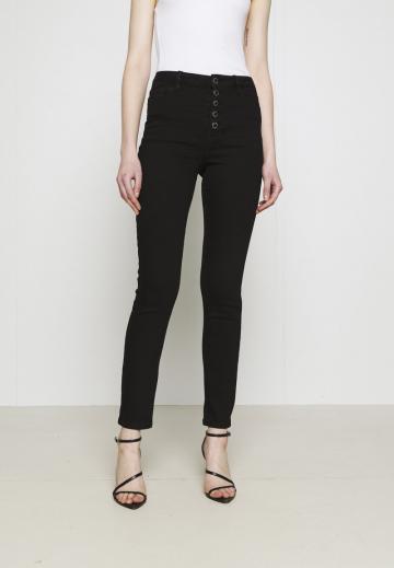 Узкие джинсы