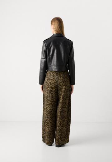 Короткая куртка