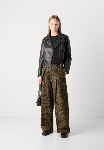 Короткая куртка