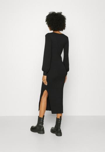 Вязаное платье