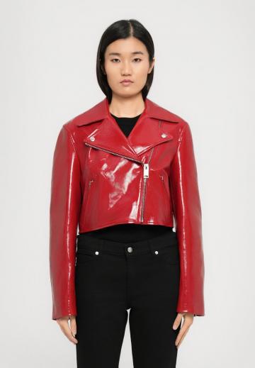 Короткая куртка