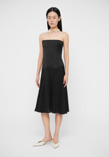 Платье без бретелек