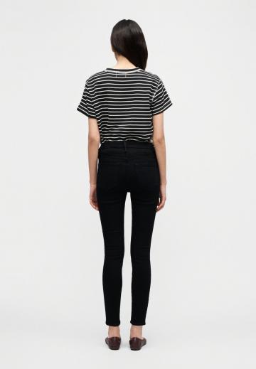 Узкие джинсы