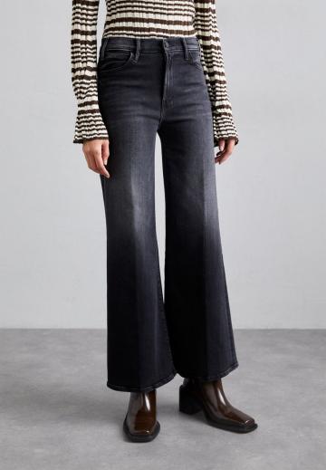 Клешеные джинсы