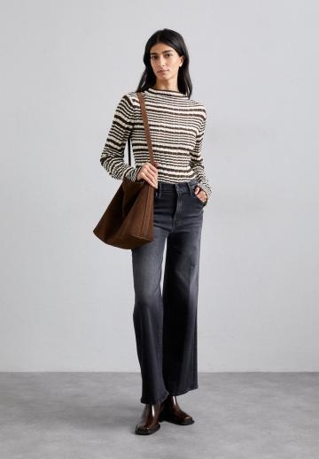 Клешеные джинсы