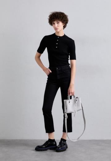 Короткие джинсы