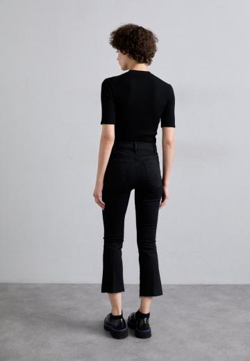 Короткие джинсы