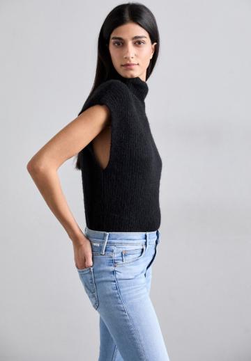 Короткие джинсы