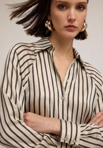 Атласная блузка