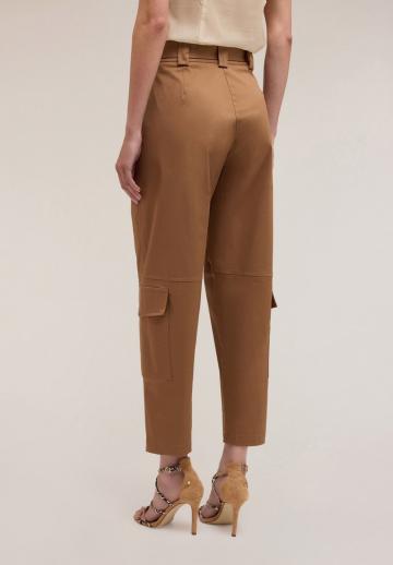 Брюки с накладными карманами