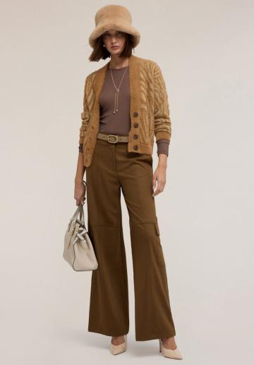 Брюки с накладными карманами