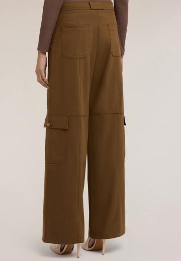 Брюки с накладными карманами