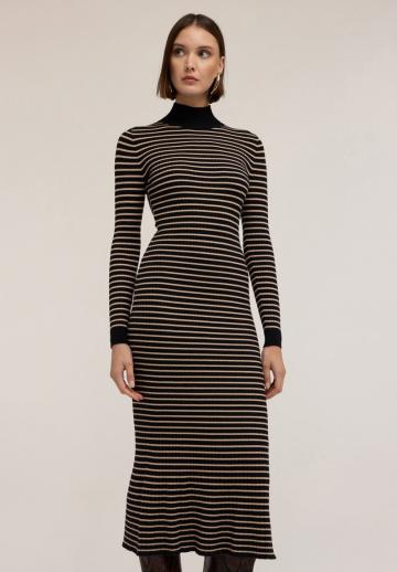 Вязаное платье