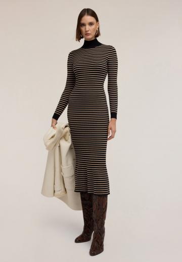 Вязаное платье