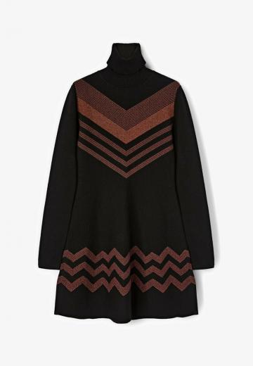 Вязаное платье