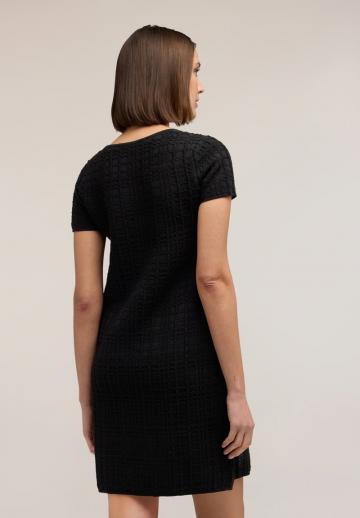 Вязаное платье