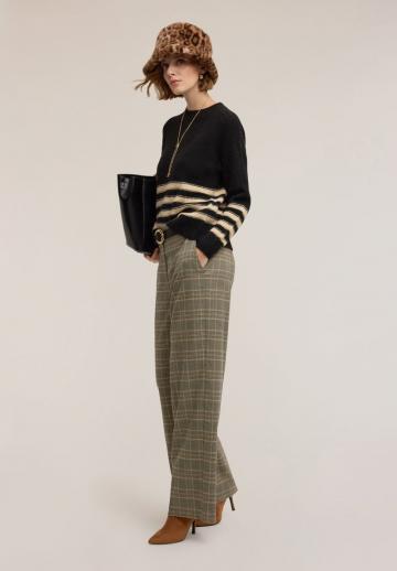 Пуловер в полоску