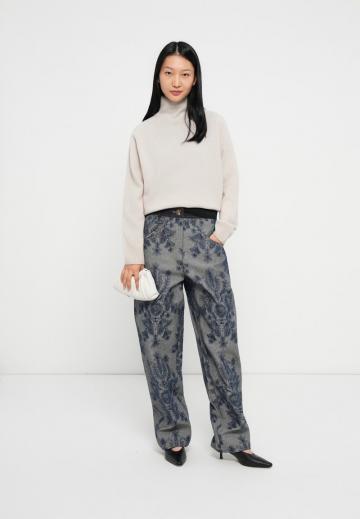 Прямые джинсы