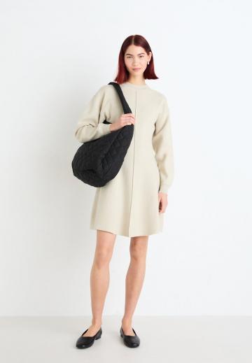 Вязаное платье