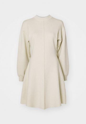 Вязаное платье