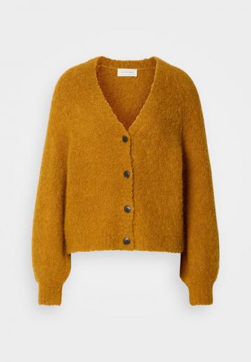 Вязаный жилет