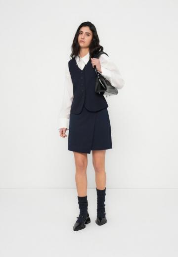 Джинсовая жилетка