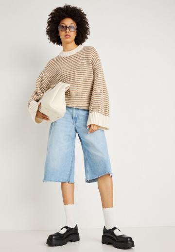 Пуловер в полоску