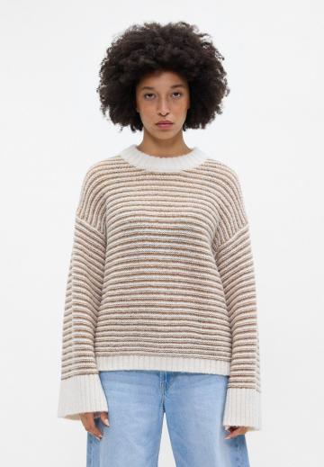 Пуловер в полоску