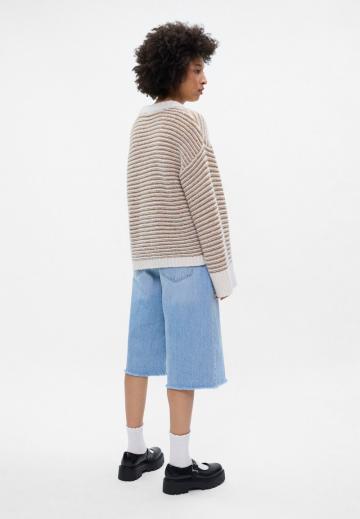 Пуловер в полоску