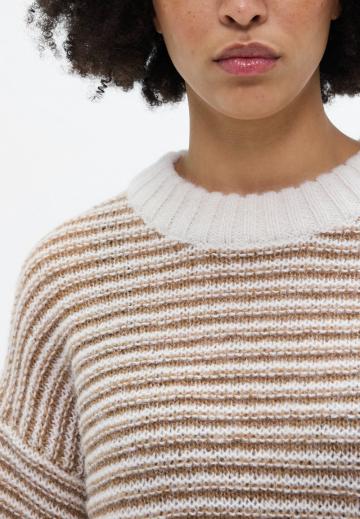 Пуловер в полоску