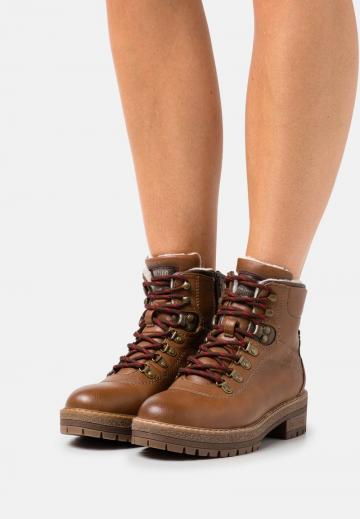 Ботинки на шнуровке