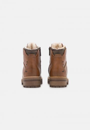 Ботинки на шнуровке