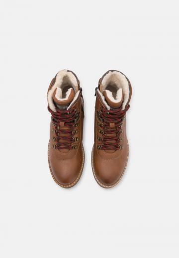 Ботинки на шнуровке