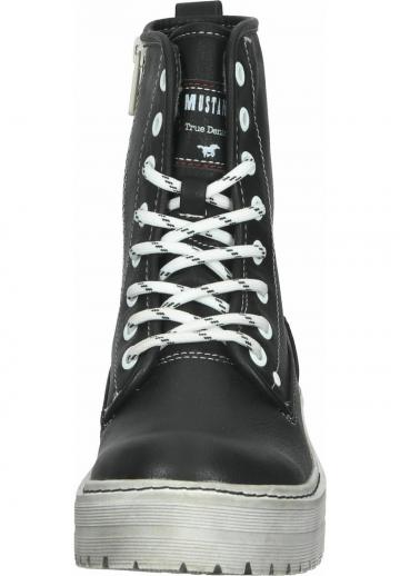 Ботинки на шнуровке