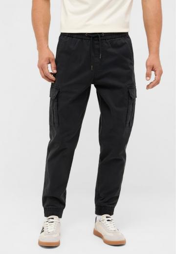 Брюки с накладными карманами