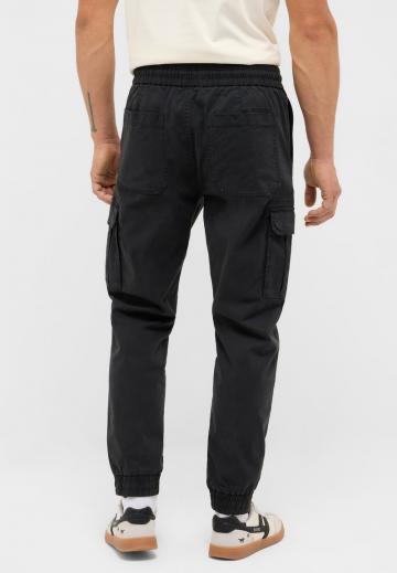 Брюки с накладными карманами