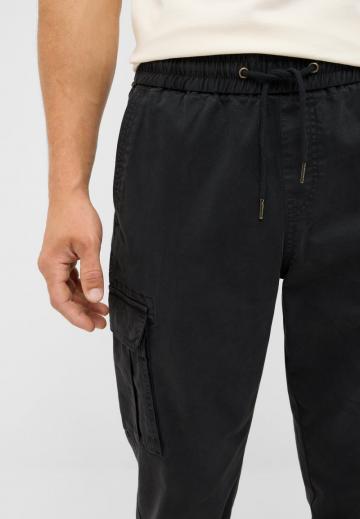 Брюки с накладными карманами